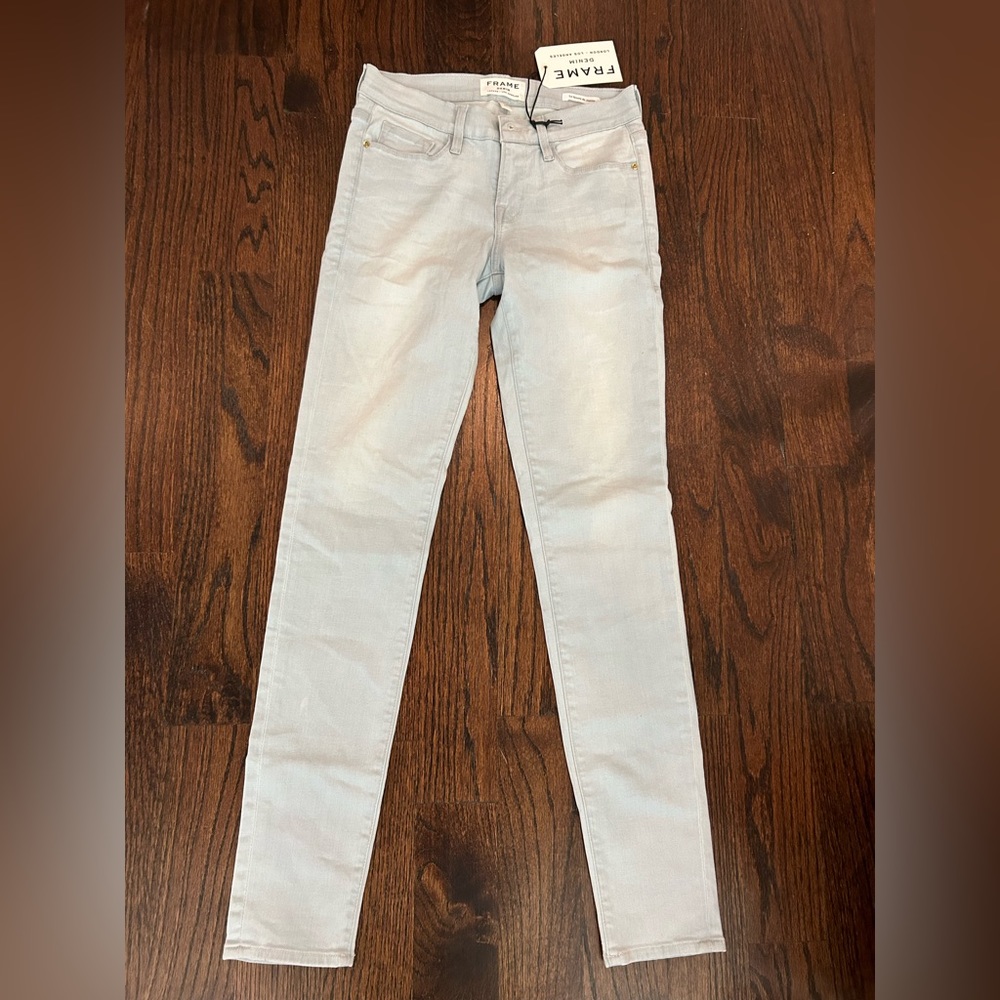 NWT light wash Frame skinny jeans